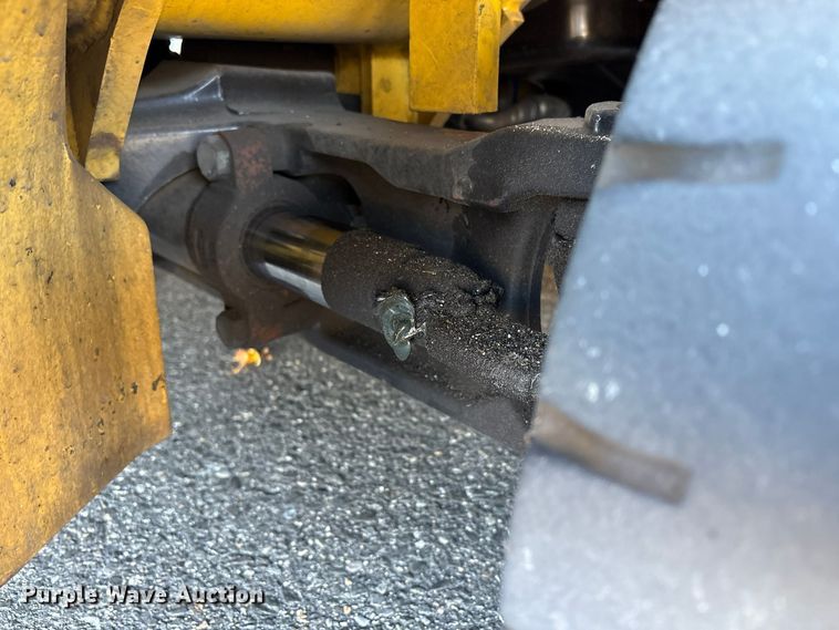 image for item ET8691 2019 Yale GLP040 forklift