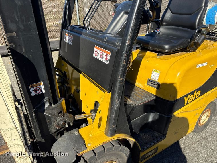 image for item ET8691 2019 Yale GLP040 forklift