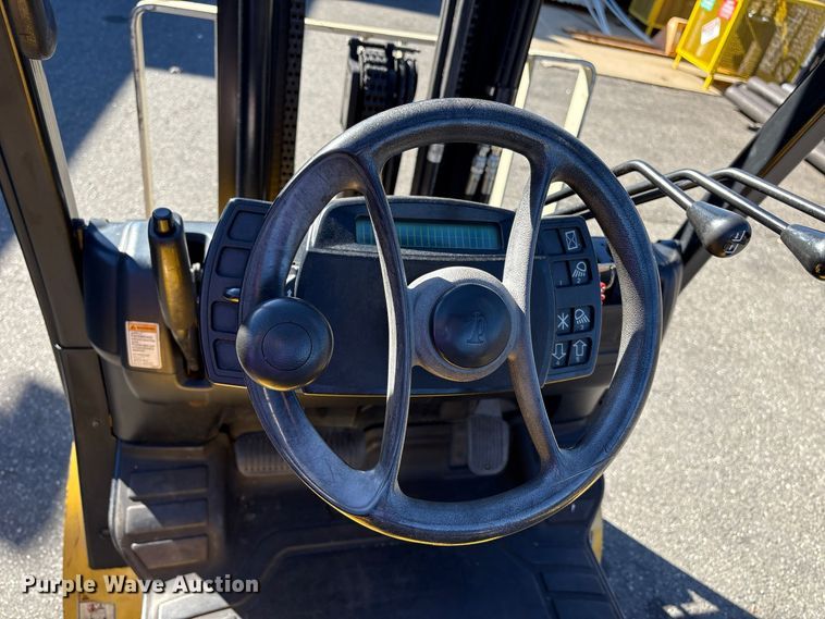 image for item ET8691 2019 Yale GLP040 forklift