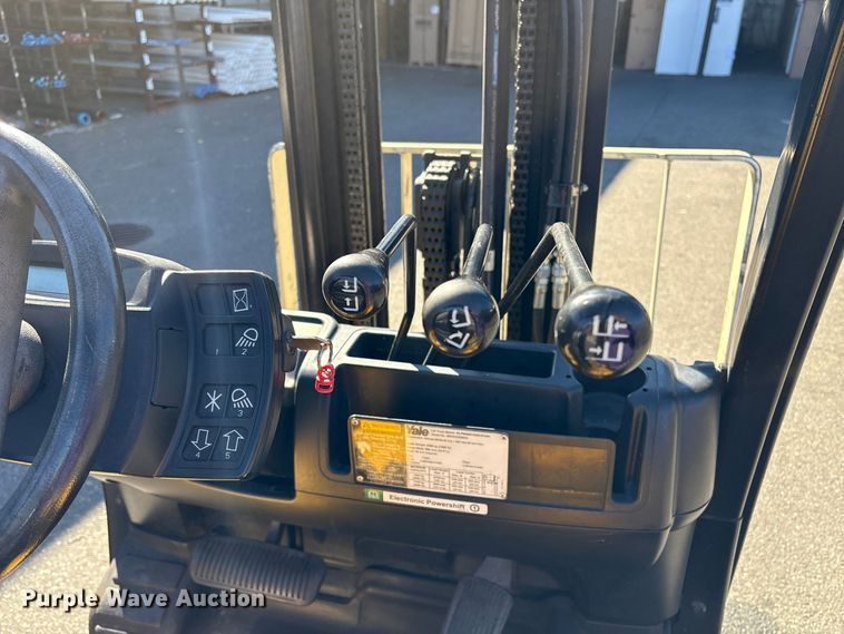 image for item ET8691 2019 Yale GLP040 forklift