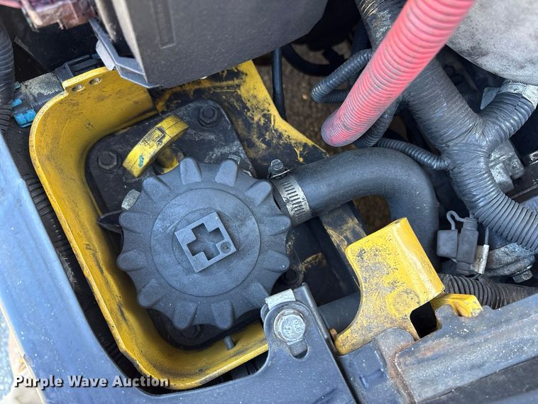 image for item ET8691 2019 Yale GLP040 forklift
