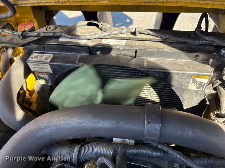image for item ET8691 2019 Yale GLP040 forklift