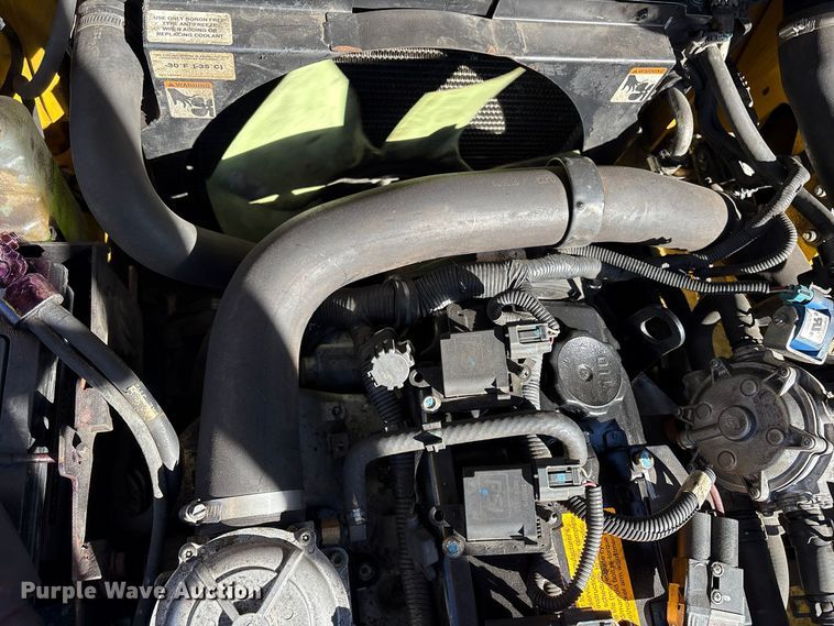 image for item ET8691 2019 Yale GLP040 forklift
