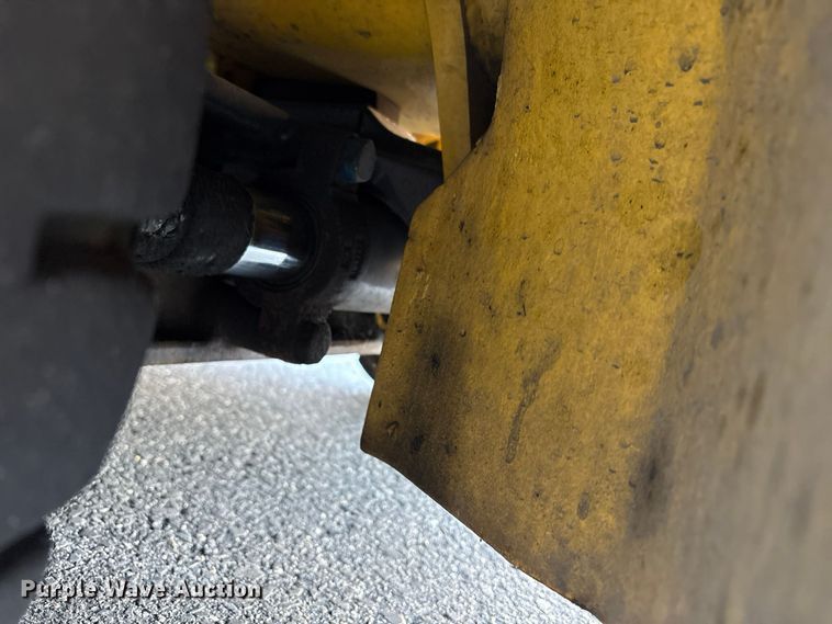 image for item ET8691 2019 Yale GLP040 forklift