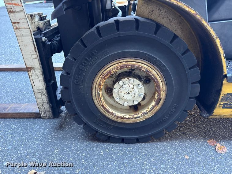 image for item ET8691 2019 Yale GLP040 forklift