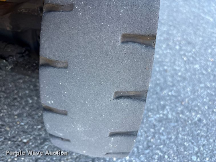 image for item ET8691 2019 Yale GLP040 forklift