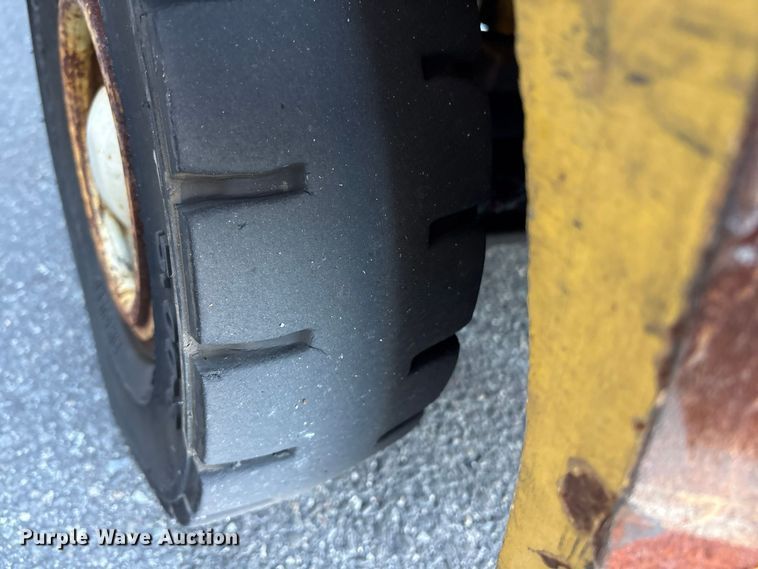 image for item ET8691 2019 Yale GLP040 forklift