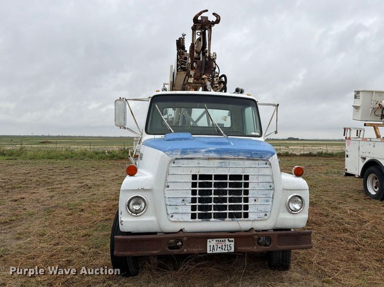 image for item EU5912 1980 Ford 7000 digger derrick truck