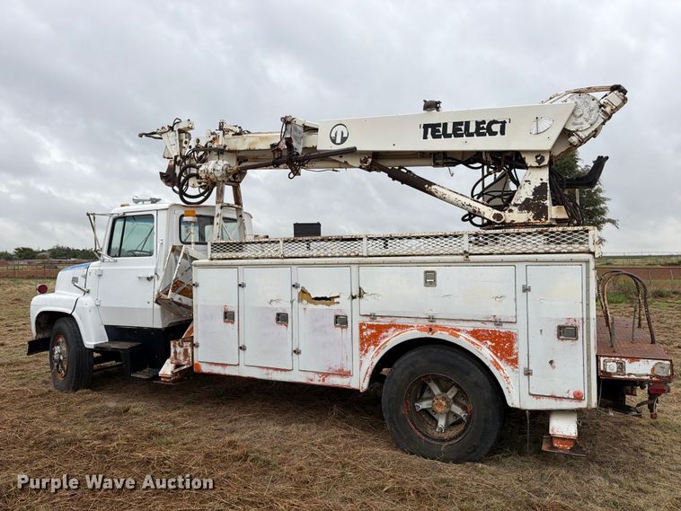 image for item EU5912 1980 Ford 7000 digger derrick truck