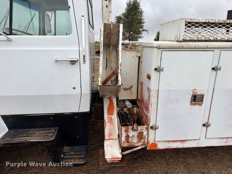 image for item EU5912 1980 Ford 7000 digger derrick truck