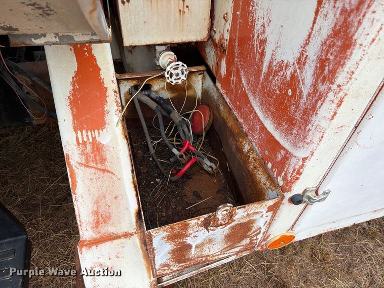 image for item EU5912 1980 Ford 7000 digger derrick truck