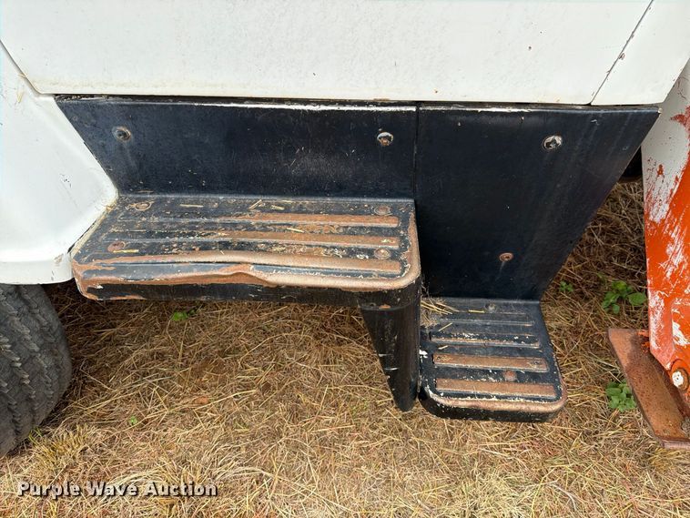 image for item EU5912 1980 Ford 7000 digger derrick truck