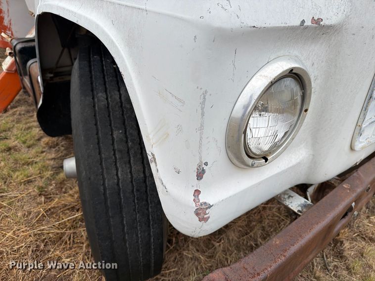 image for item EU5912 1980 Ford 7000 digger derrick truck