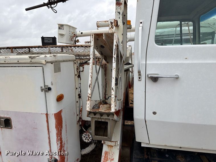 image for item EU5912 1980 Ford 7000 digger derrick truck