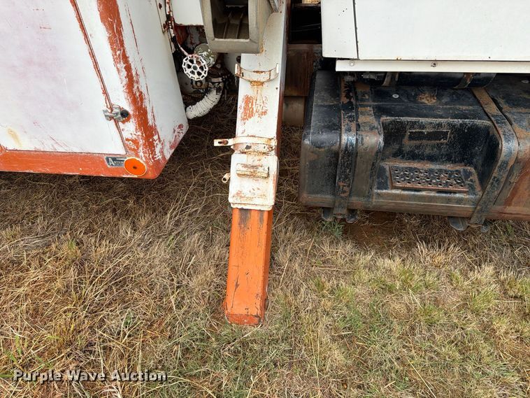 image for item EU5912 1980 Ford 7000 digger derrick truck
