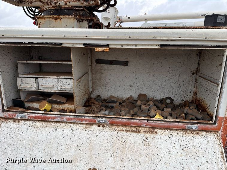 image for item EU5912 1980 Ford 7000 digger derrick truck