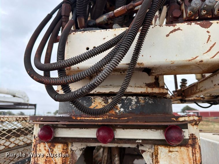 image for item EU5912 1980 Ford 7000 digger derrick truck