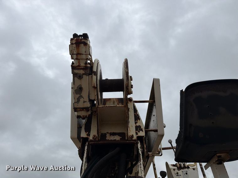 image for item EU5912 1980 Ford 7000 digger derrick truck