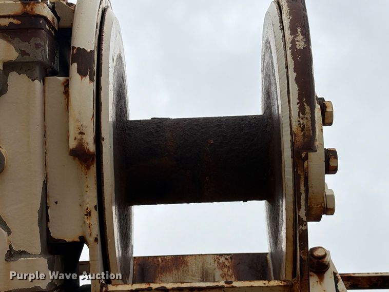 image for item EU5912 1980 Ford 7000 digger derrick truck