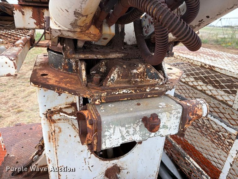 image for item EU5912 1980 Ford 7000 digger derrick truck