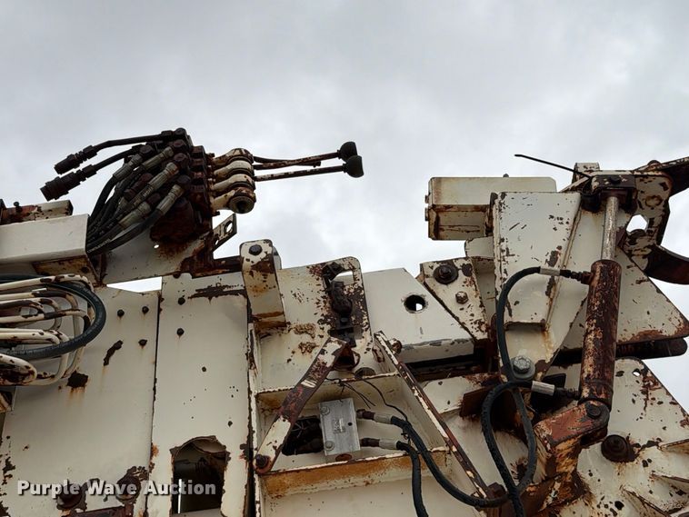 image for item EU5912 1980 Ford 7000 digger derrick truck