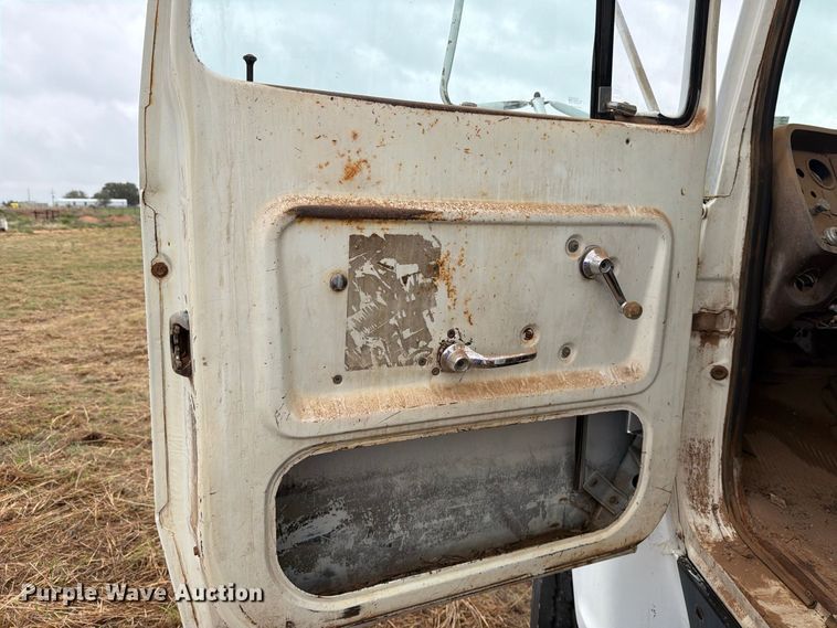 image for item EU5912 1980 Ford 7000 digger derrick truck