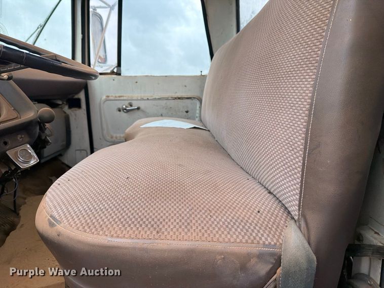 image for item EU5912 1980 Ford 7000 digger derrick truck