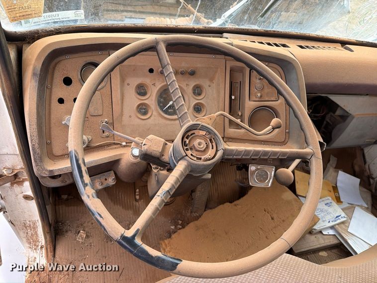 image for item EU5912 1980 Ford 7000 digger derrick truck