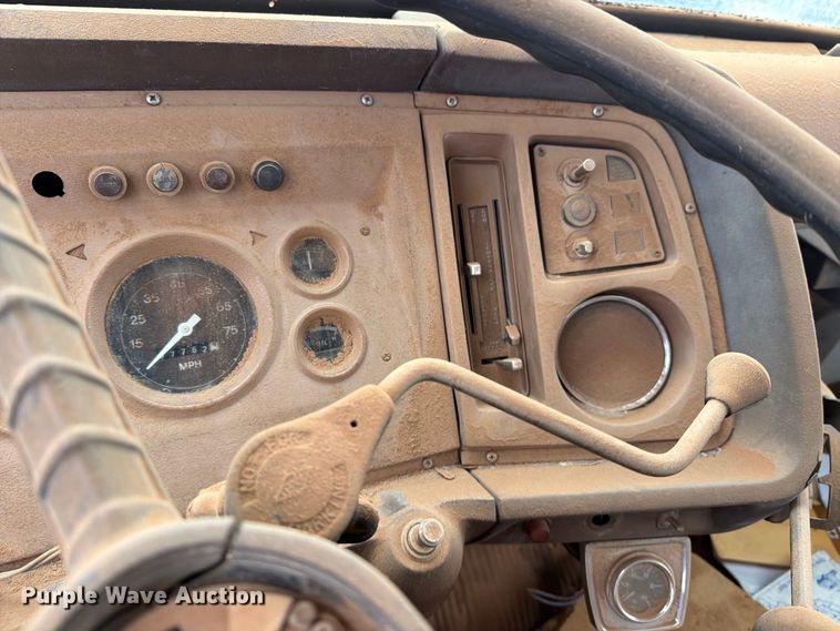 image for item EU5912 1980 Ford 7000 digger derrick truck