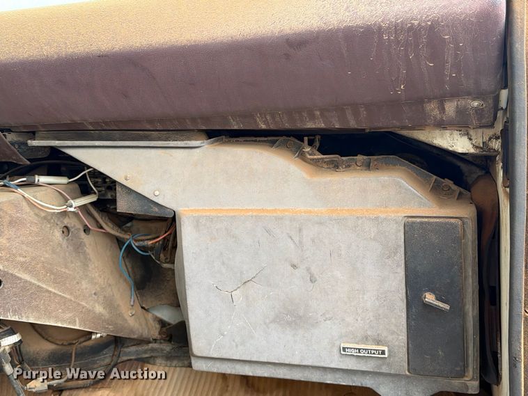 image for item EU5912 1980 Ford 7000 digger derrick truck