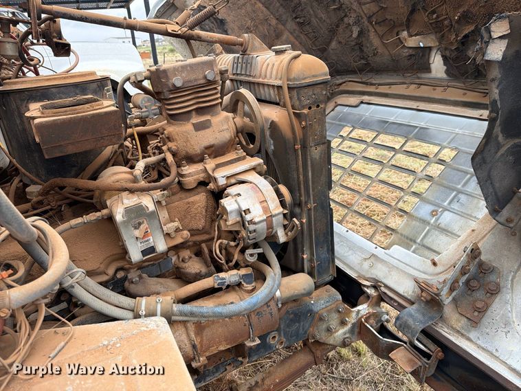 image for item EU5912 1980 Ford 7000 digger derrick truck