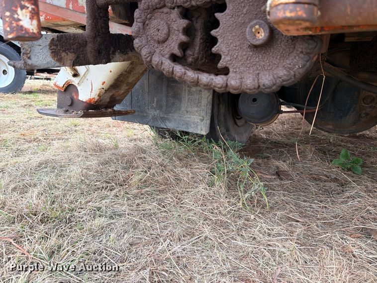 image for item EU5912 1980 Ford 7000 digger derrick truck