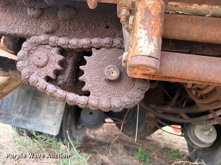 image for item EU5912 1980 Ford 7000 digger derrick truck