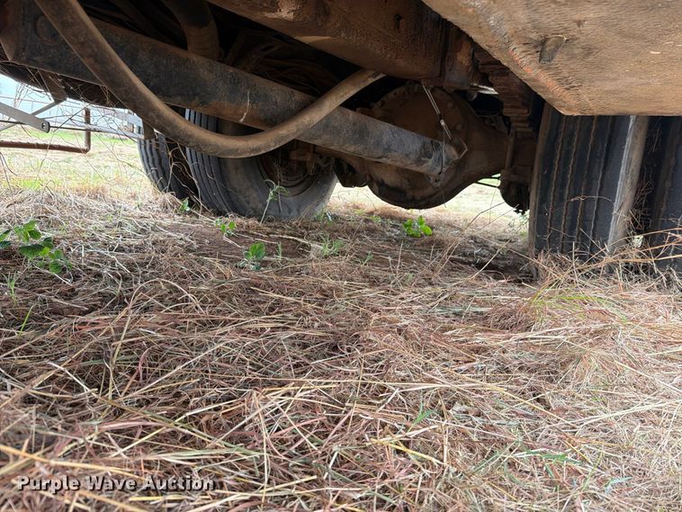 image for item EU5912 1980 Ford 7000 digger derrick truck