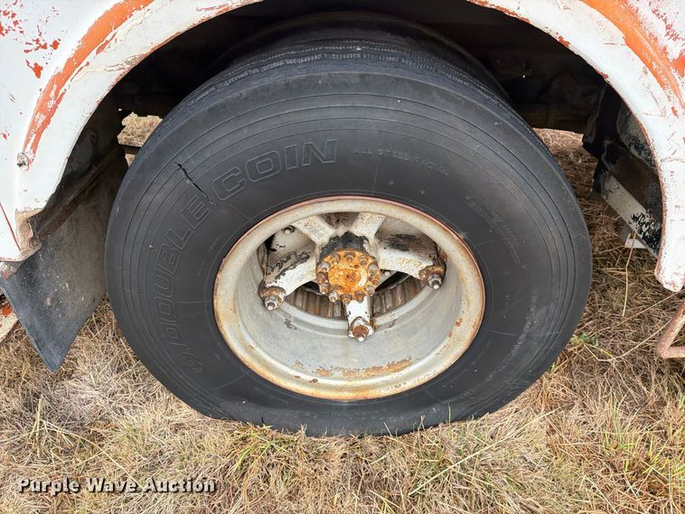 image for item EU5912 1980 Ford 7000 digger derrick truck
