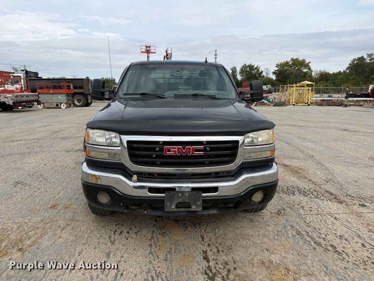 image for item EV7019 2006 GMC Sierra 2500HD Ext. Cab dump flatbed pickup truck