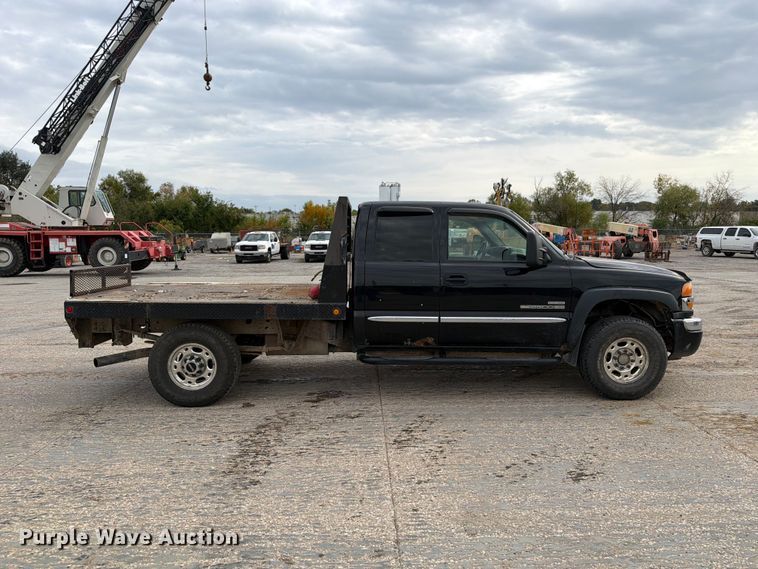 image for item EV7019 2006 GMC Sierra 2500HD Ext. Cab dump flatbed pickup truck