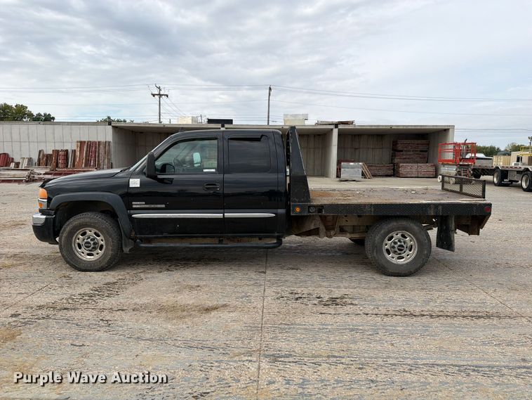 image for item EV7019 2006 GMC Sierra 2500HD Ext. Cab dump flatbed pickup truck
