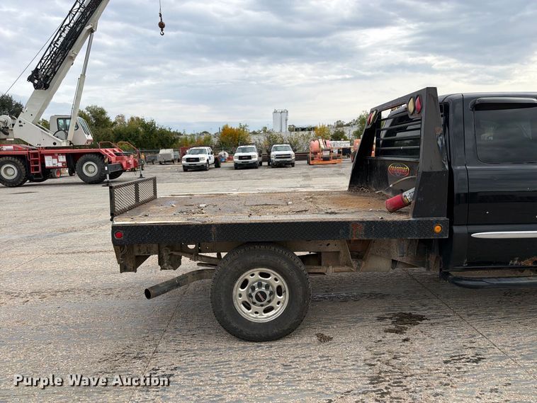 image for item EV7019 2006 GMC Sierra 2500HD Ext. Cab dump flatbed pickup truck