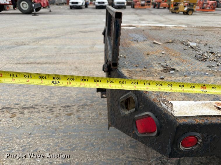 image for item EV7019 2006 GMC Sierra 2500HD Ext. Cab dump flatbed pickup truck