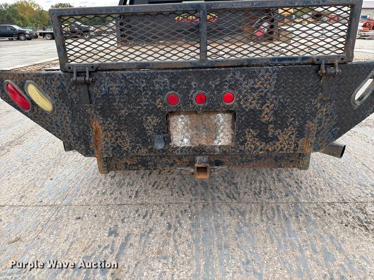 image for item EV7019 2006 GMC Sierra 2500HD Ext. Cab dump flatbed pickup truck