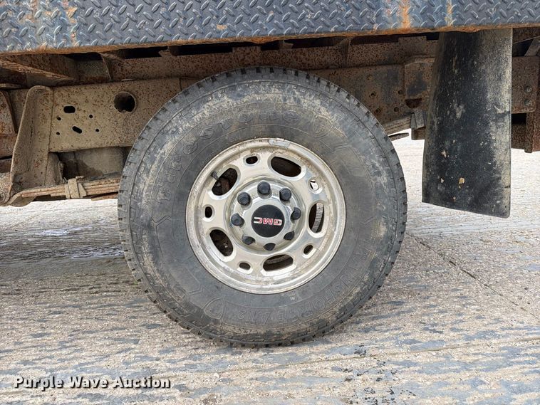 image for item EV7019 2006 GMC Sierra 2500HD Ext. Cab dump flatbed pickup truck