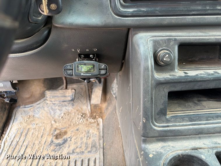image for item EV7019 2006 GMC Sierra 2500HD Ext. Cab dump flatbed pickup truck