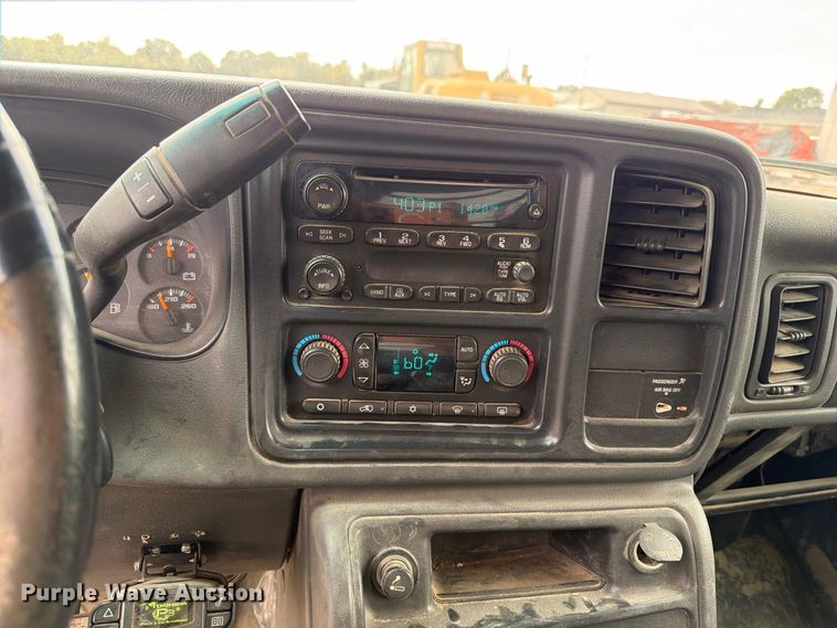 image for item EV7019 2006 GMC Sierra 2500HD Ext. Cab dump flatbed pickup truck