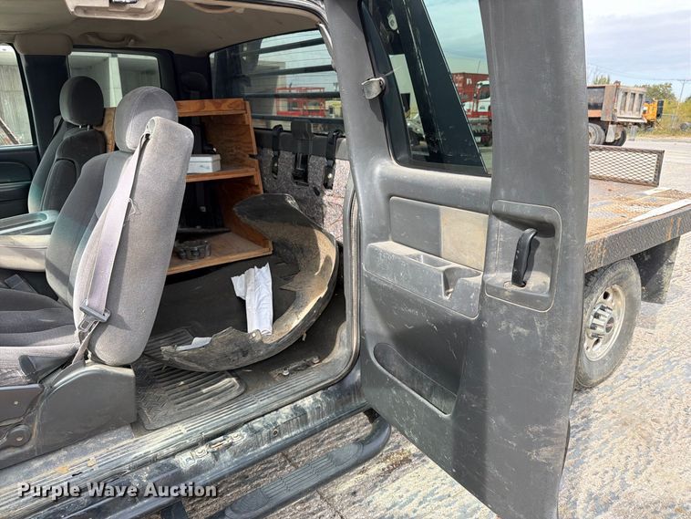 image for item EV7019 2006 GMC Sierra 2500HD Ext. Cab dump flatbed pickup truck