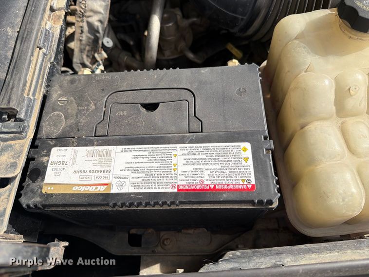 image for item EV7019 2006 GMC Sierra 2500HD Ext. Cab dump flatbed pickup truck