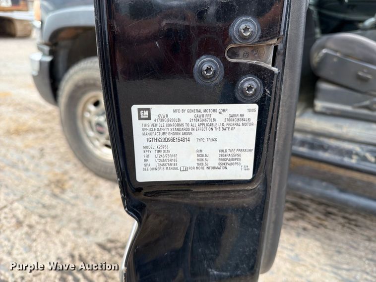 image for item EV7019 2006 GMC Sierra 2500HD Ext. Cab dump flatbed pickup truck