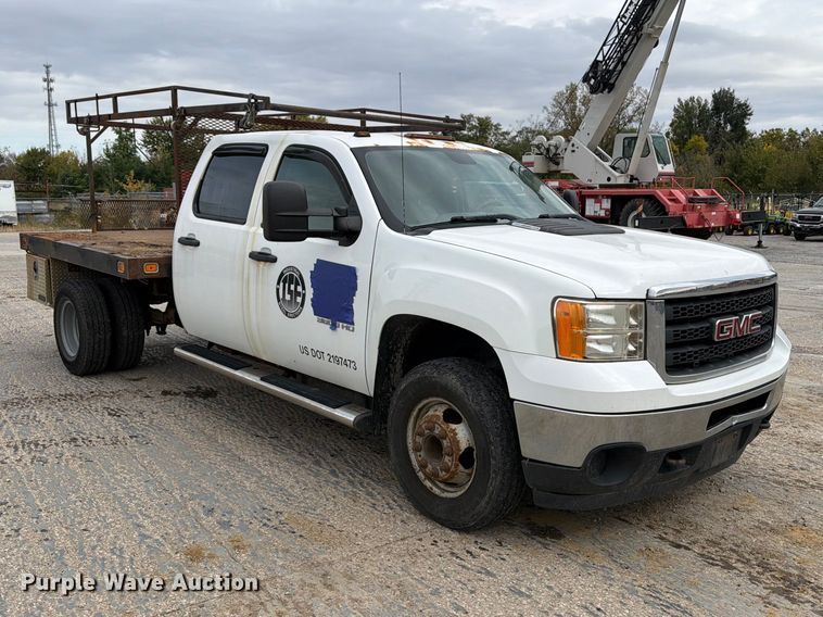 image for item EV7020 2012 GMC Sierra 3500HD Crew Cab flatbed pickup truck