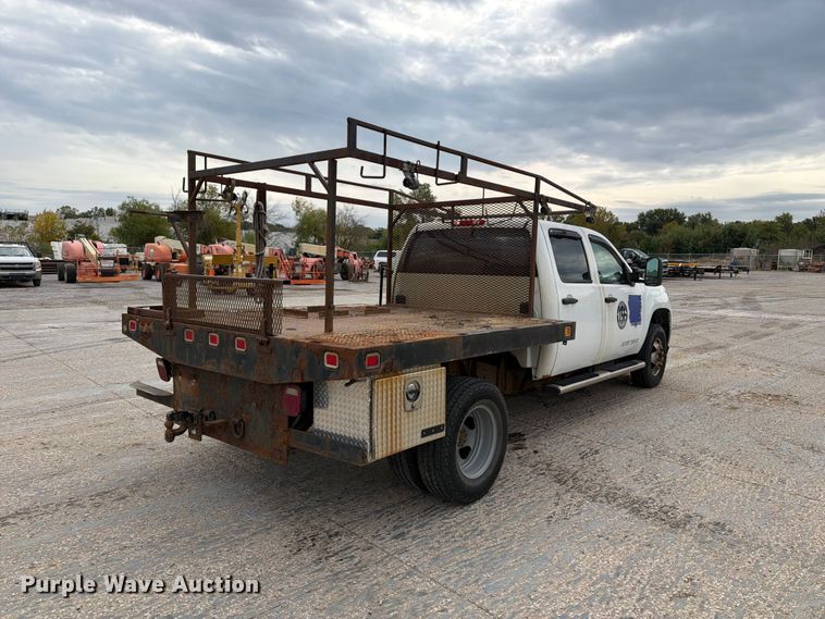 image for item EV7020 2012 GMC Sierra 3500HD Crew Cab flatbed pickup truck