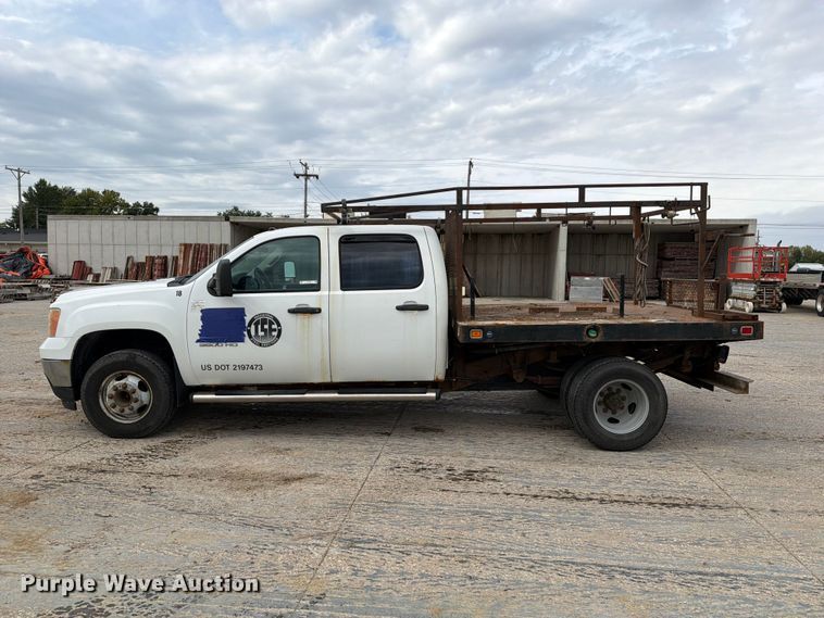 image for item EV7020 2012 GMC Sierra 3500HD Crew Cab flatbed pickup truck